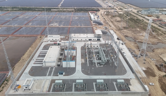 山东华电潍坊寿光羊口500MW大基地光伏发电项目首批并网发电成功